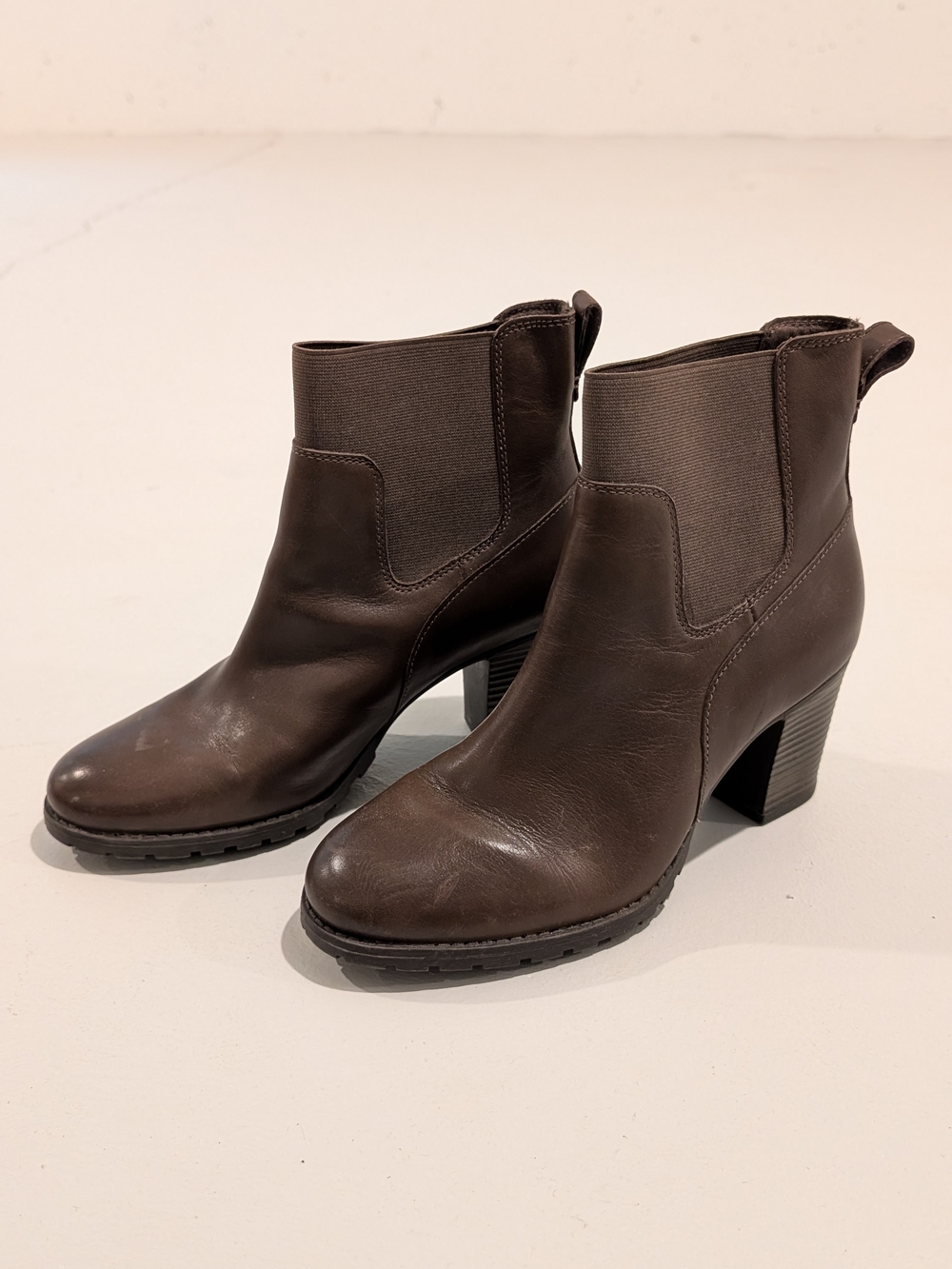 Clarks Classic Women's Brown Leather Ankle Boots - Stylish Block Heel